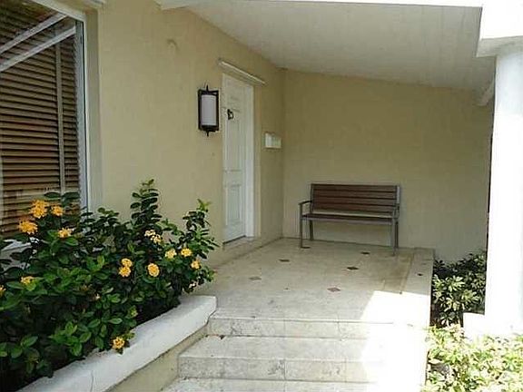 2nd image of 6908 Veronese St