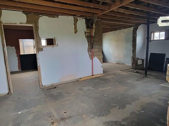 5th image of 620 W 4th St