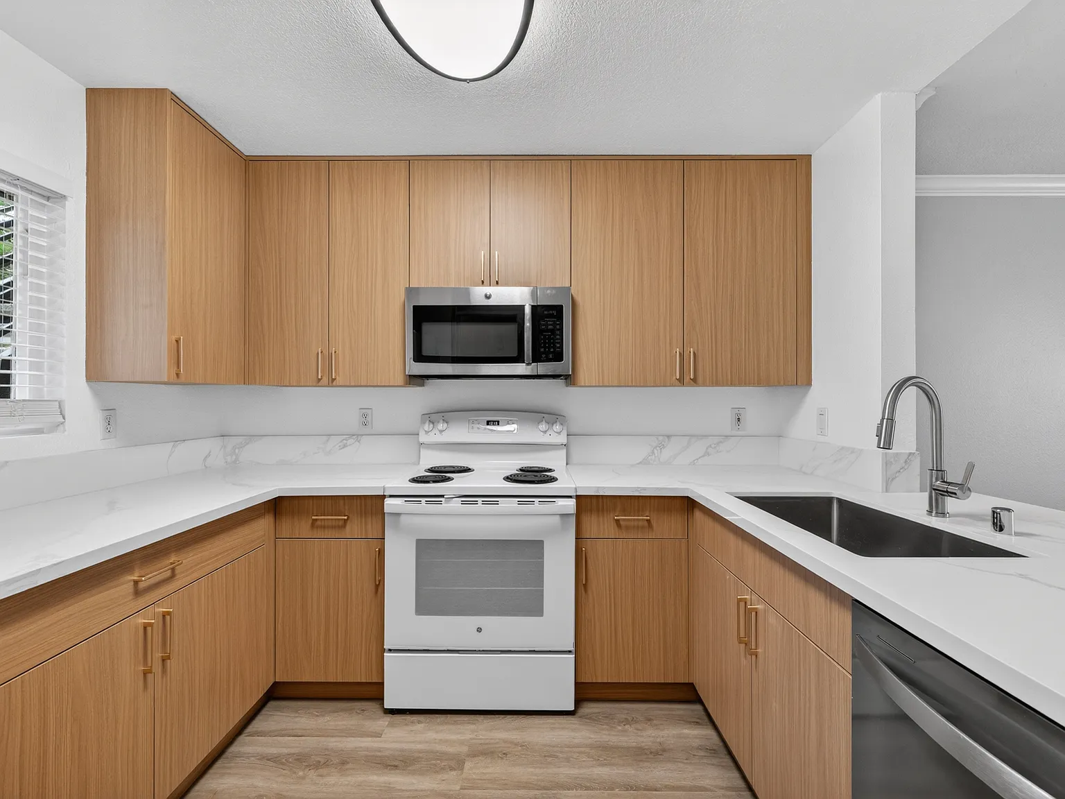 2 bed, 796 sqft, $3,000 — Photo 3