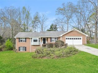 902 Hickory Nut Ln, Lawrenceville, GA