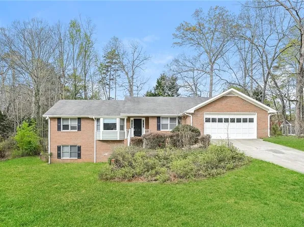 902 Hickory Nut Ln, Lawrenceville, GA 30043