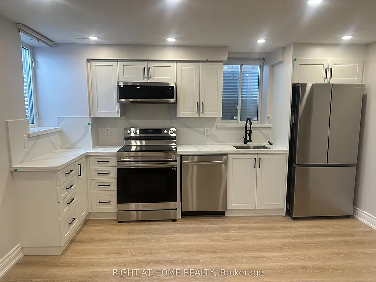 22 Gunn Ave — Photo 2