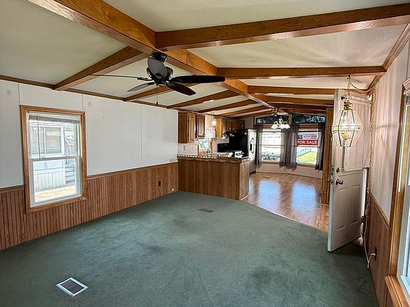 3rd image of 11 Peach Tree Dr