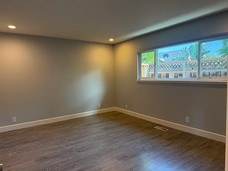 383 Roosevelt Ave — Photo 15