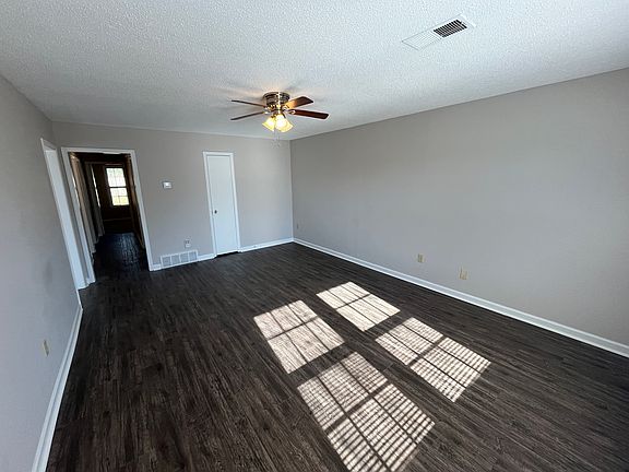 5th image of 4496 Villagreen Dr