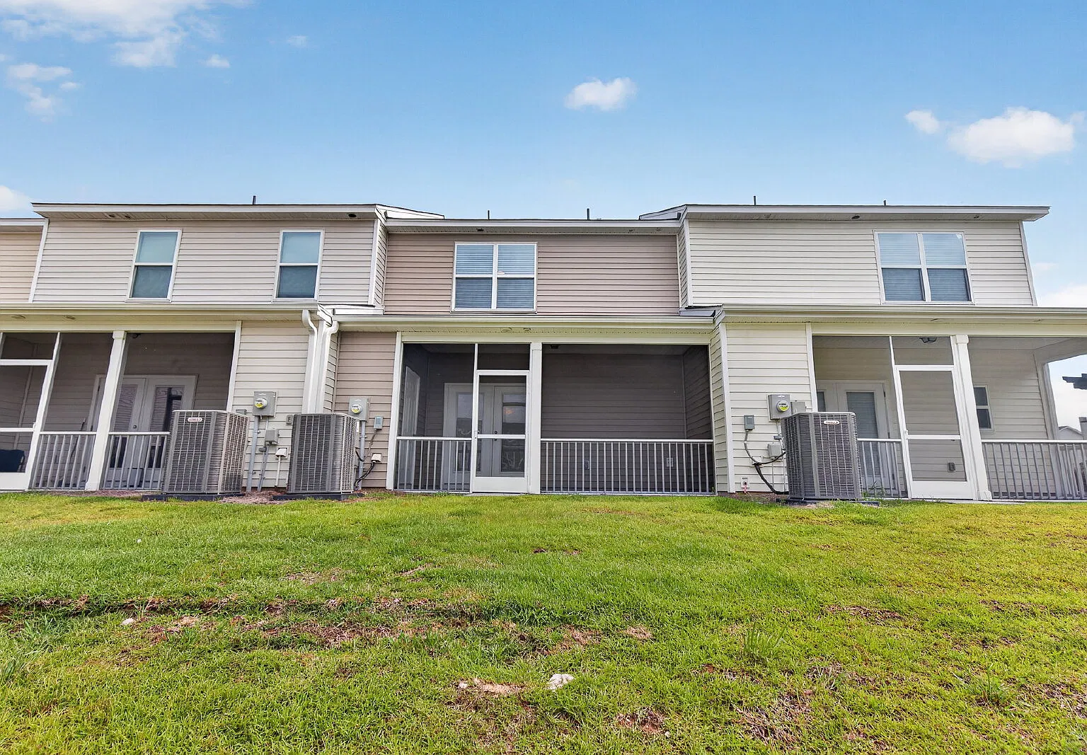 2 bed, 3.0 bath, 1460 sqft, $1,850 — Photo 2