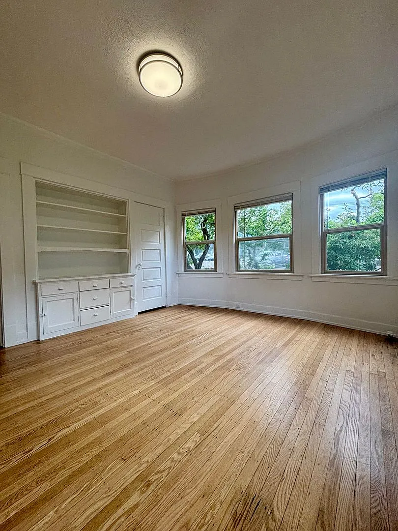 Welcome to 1421 on Queen Anne! — Photo 4