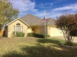5621 Fairway Cir, Haltom City, TX 76117