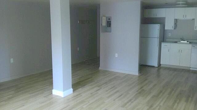 1st image of 61 Court Sq