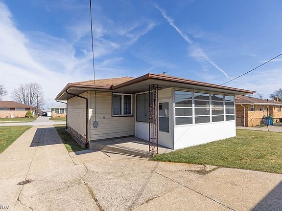 4th image of 108 E Englewood Dr