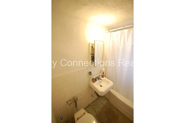 Rented by City Connections Realty | media 6