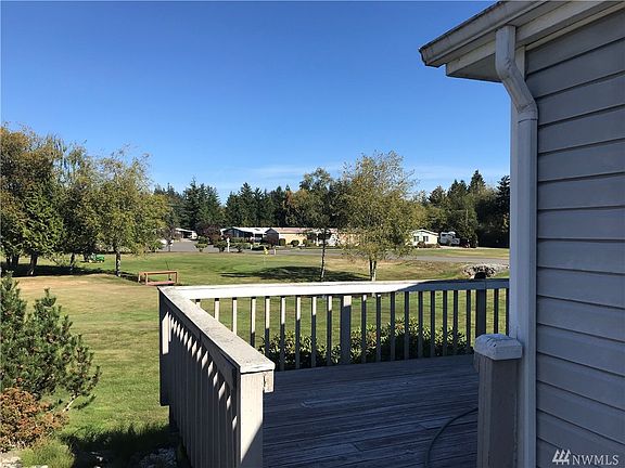 4th image of 512 NW Silver Glen Ln #27