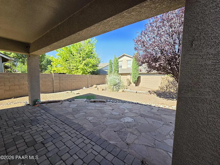 556 N Robles St — Photo 18