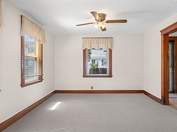 5th image of 10 Revere St