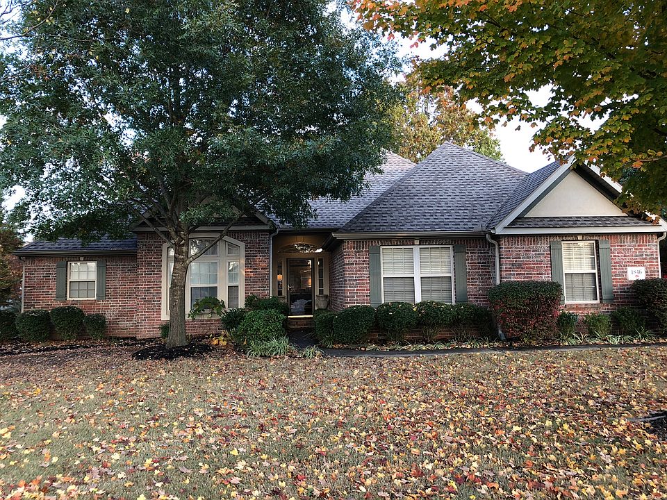 1st image of 1846 N Barrington Dr