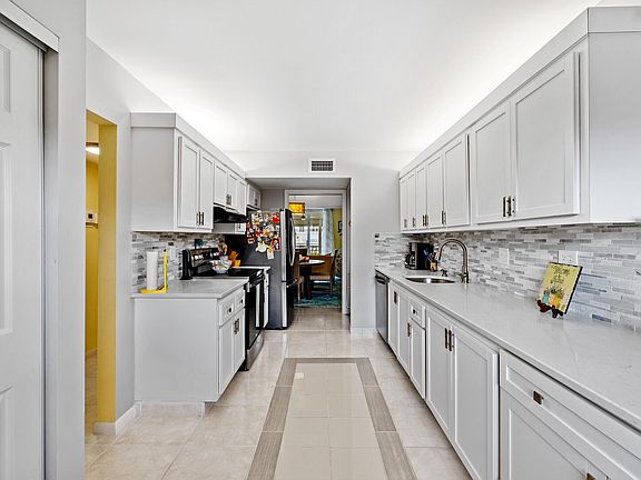 3rd image of 6850 10th Ave N APT 204
