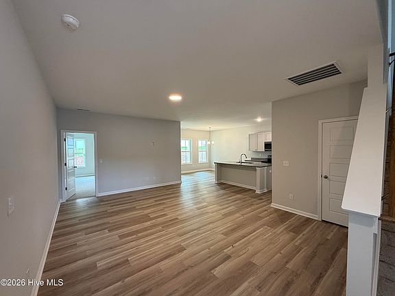 3rd image of 101 Crossvine Street