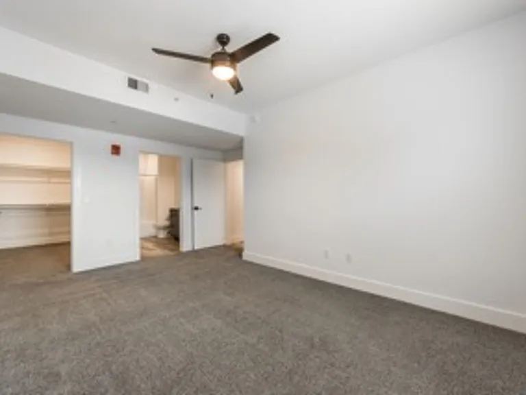 South Creekside Apartments — Photo 36
