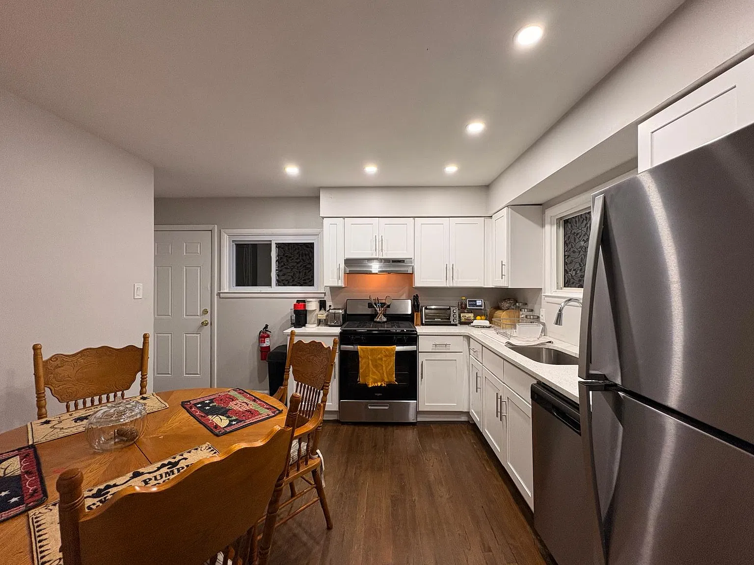 3 bed, 912 sqft, $2,750 — Photo 3