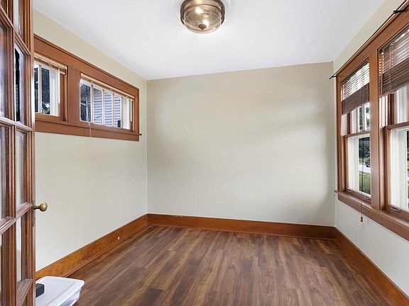 3rd image of 2825 Davenport Ave