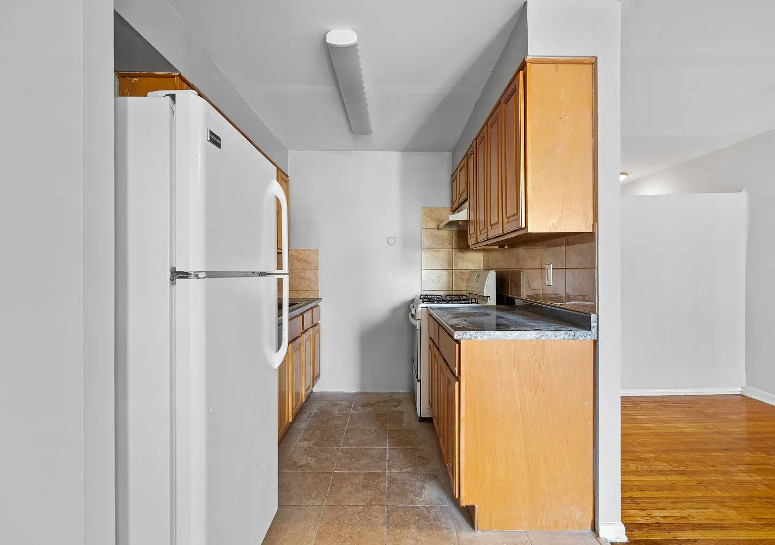 Majestic Court Apartments — Photo 4