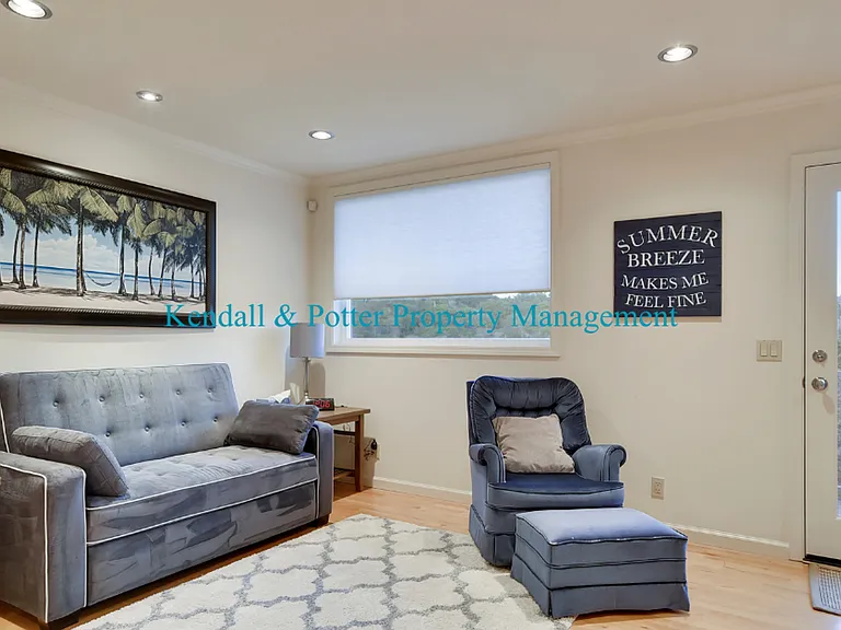 544 Cuesta Dr — Photo 16