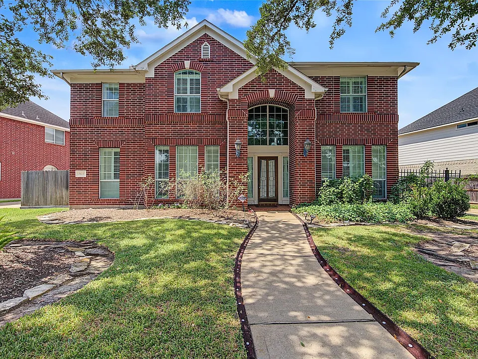 2422 Lansing Cir