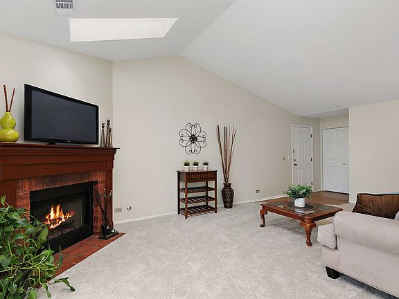 4th image of 2838 Meadow Ln Unit W2