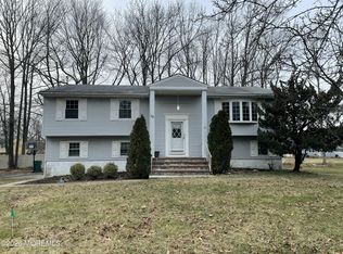 52 Yorke Ct, Freehold, NJ 07728