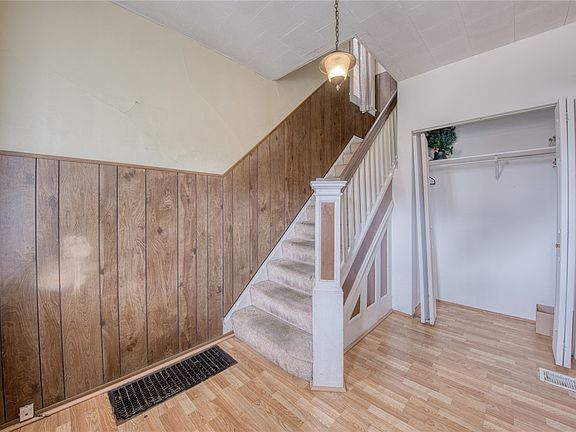 4th image of 528 Roosevelt Ave