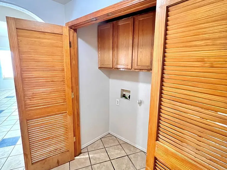 615 Candelaria Rd NW — Photo 7