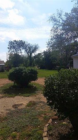 2nd image of 612 W University Ave