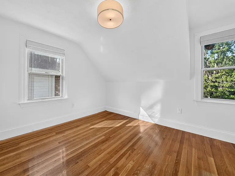 53 Henderson St — Photo 27