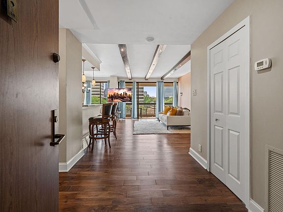 4th image of 49 Briar Hollow Ln Unit 401