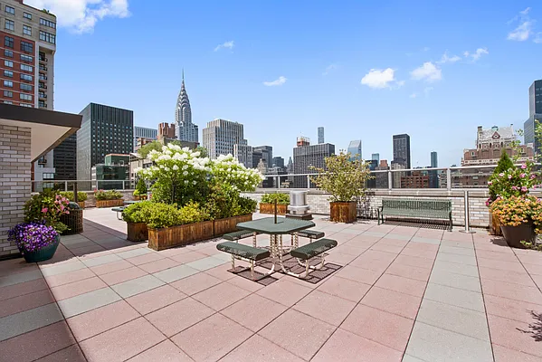 Rented by Compass | media 27