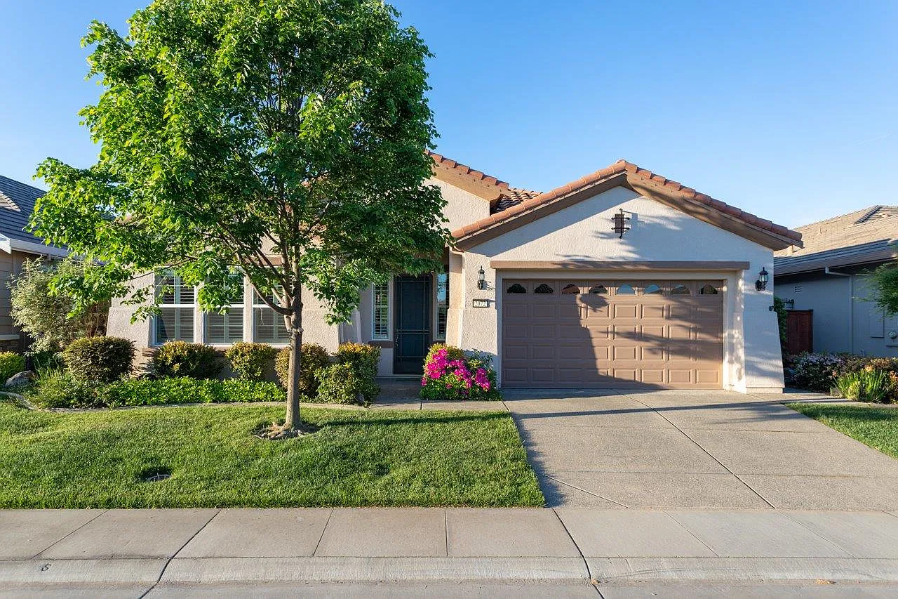 2072 Xavier Ln photo 1