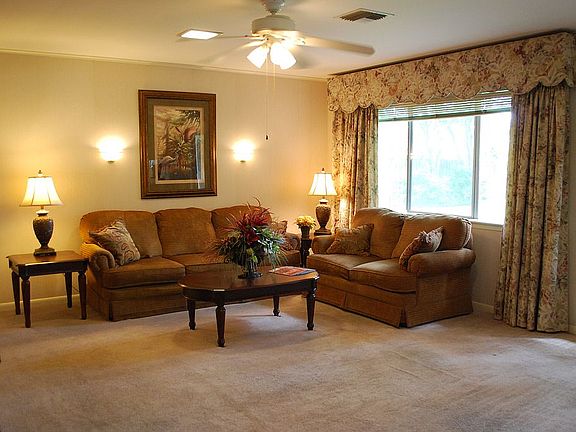 2nd image of 305 Broadmoor Blvd