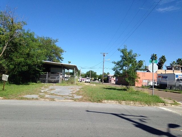 2nd image of Levee St