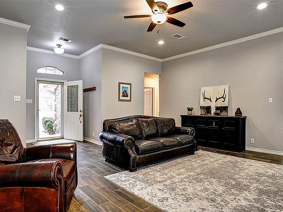 2nd image of 2303 Highland Park Dr