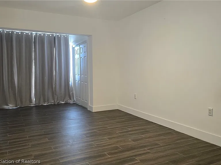 639 Killarney Dr — Photo 19