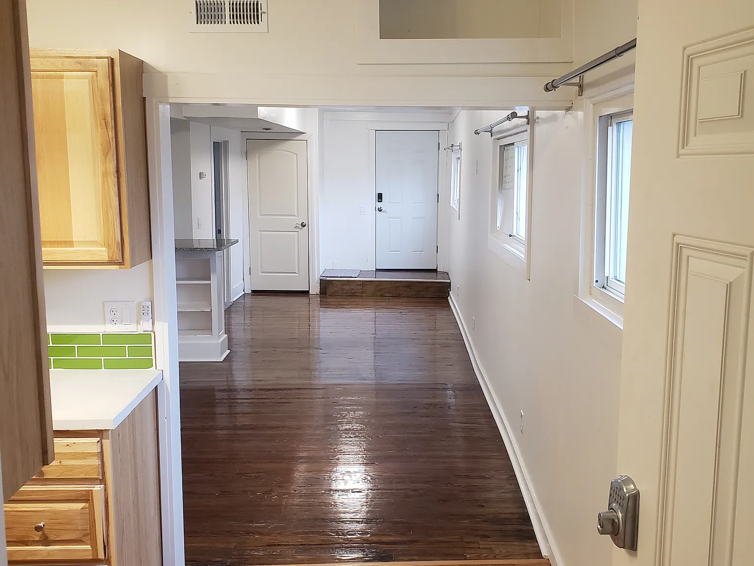 2 bed, 700 sqft, $1,100 — Photo 2