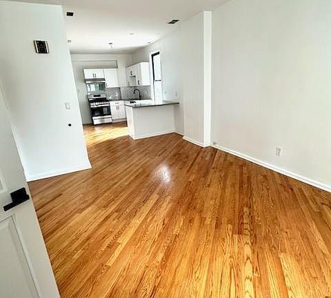 5th image of 2025 N Clifton Ave APT 2