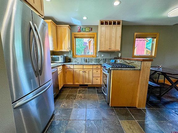 3rd image of 404 Horseshoe Drive