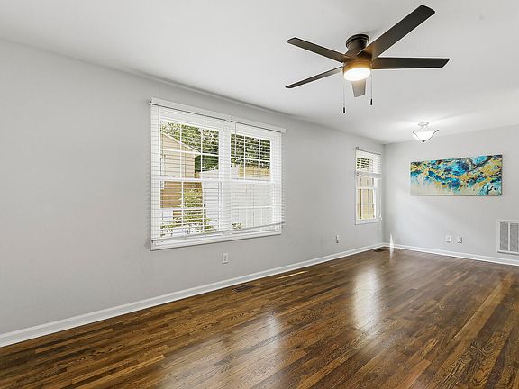 3rd image of 2425 Derby Dr