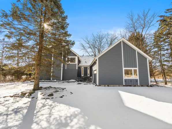 521 N Sharon Dr, Woodstock, IL 60098