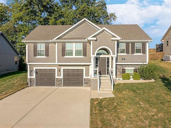 3rd image of 10026 N Lawn Ave