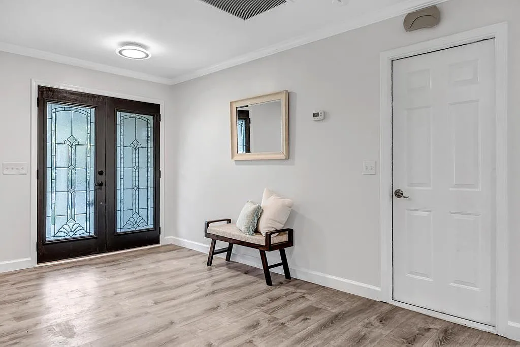 3 bed, 2442 sqft, $4,400 — Photo 3
