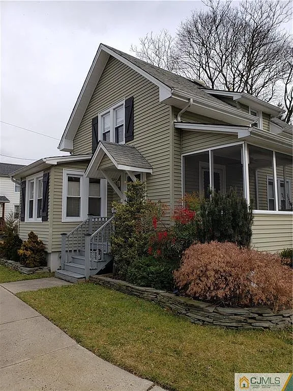 124 Van Liew Ave photo 1