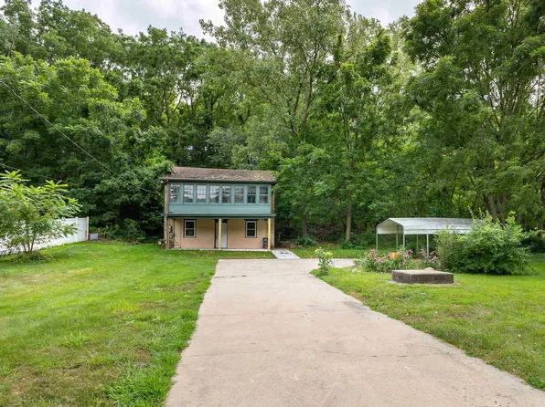 854 Kaufmann Ave, Dubuque, IA 52001