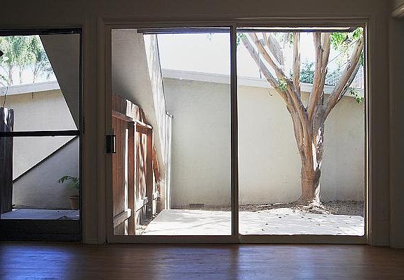 2nd image of 850 1/4 Palm Ave #103